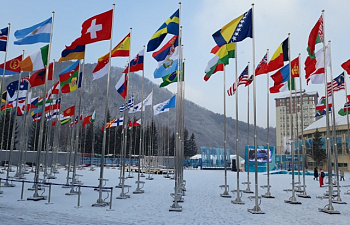 В Пхенчхане подняли первые флаги стран-участниц Олимпийских игр
