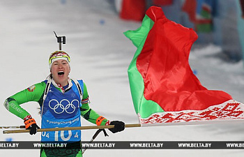 Лукашенко наградил белорусских биатлонисток - олимпийских чемпионок орденами "За личное мужество"